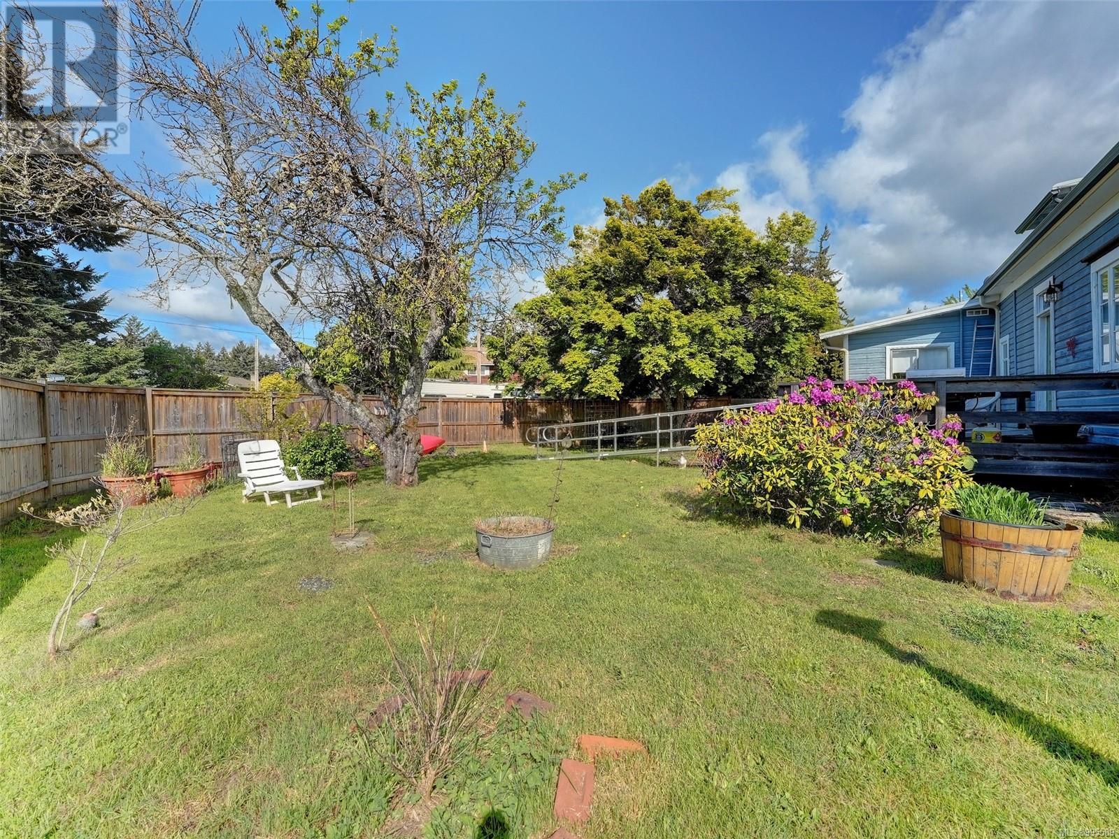 Property at 596 Donovan Ave image 5