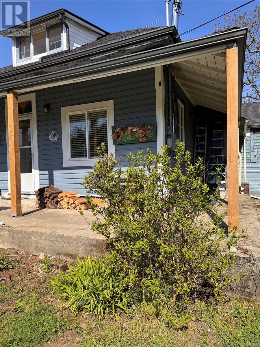 Property at 596 Donovan Ave image 2