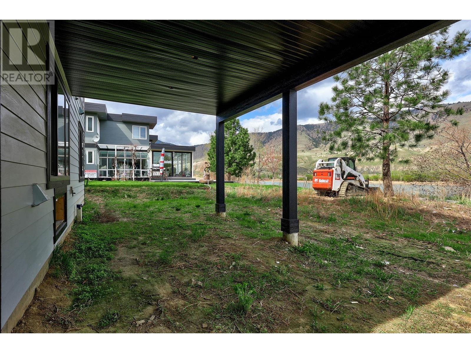 Property at 2844 Thompson Drive image 4
