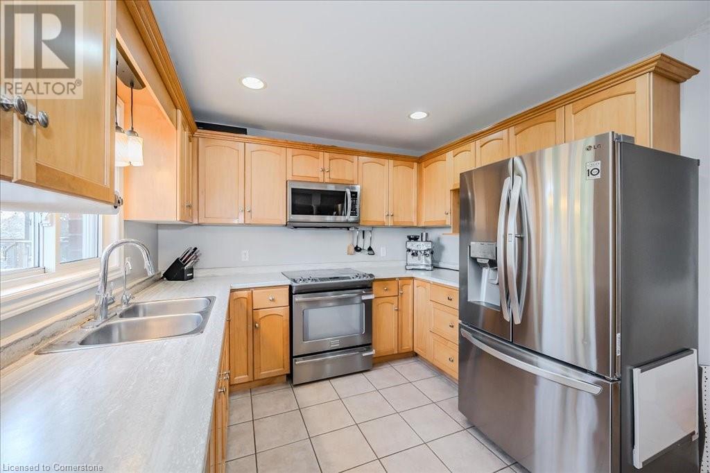 Property at 3 GIBBS Crescent image 3