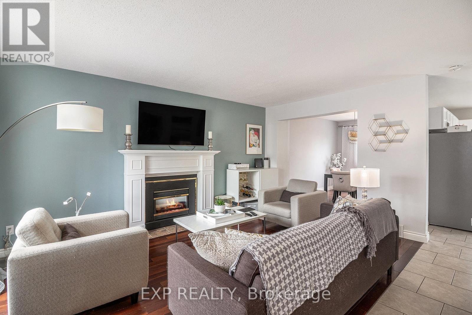 Property at 302 COTE-ROYALE CRESCENT image 5