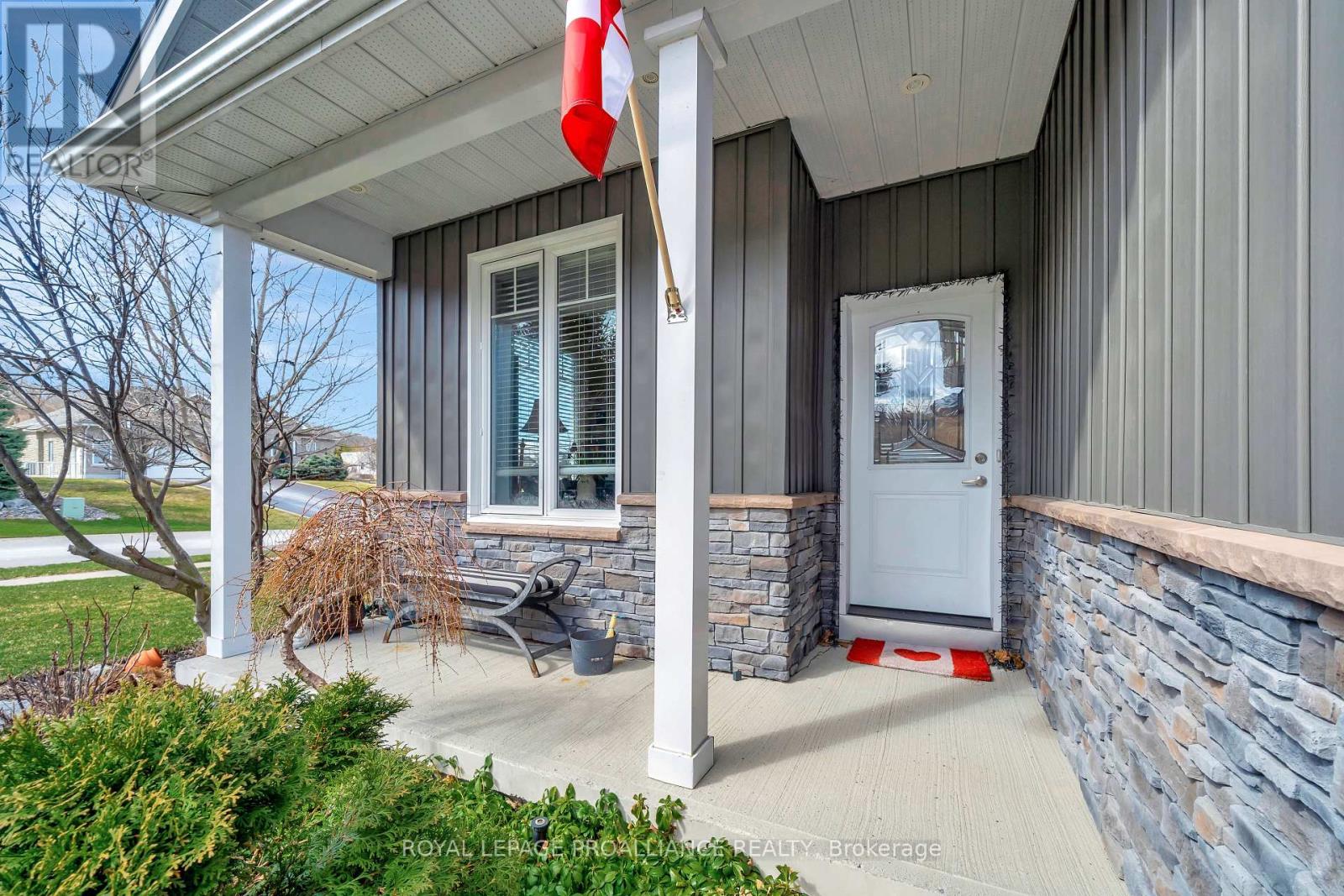 39 Owen Street, Prince Edward County (Hallowell Ward), Ontario  K0K 2T0 - Photo 3 - X12090331