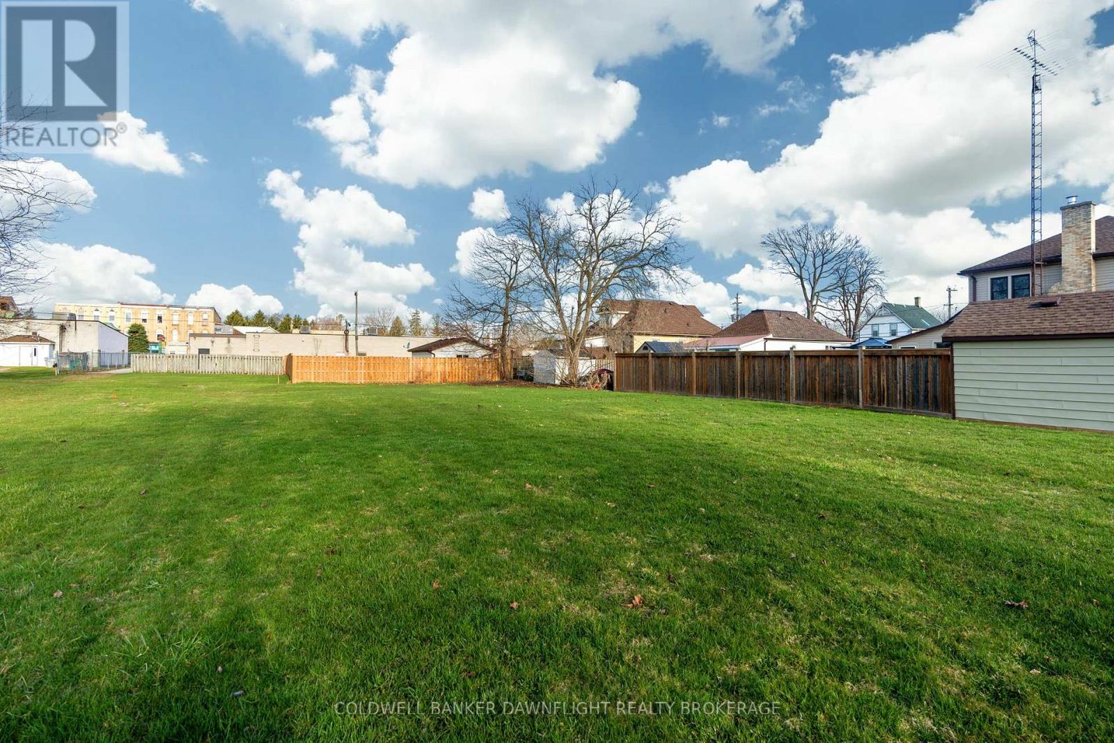 257 Pearl Street, North Middlesex, Ontario  N0M 2K0 - Photo 15 - X12089448