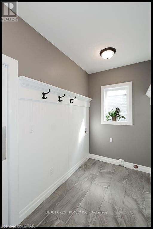 68 Five Stakes Street, Southwold, Ontario  N5P 3T2 - Photo 11 - X12089800