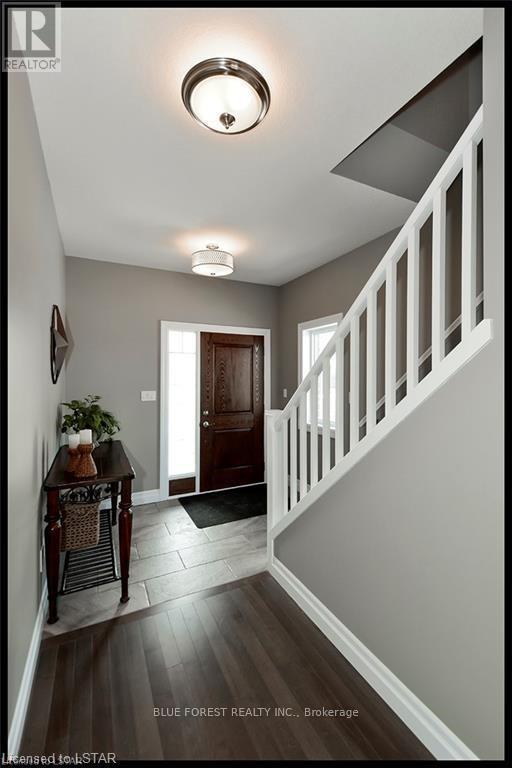 68 Five Stakes Street, Southwold, Ontario  N5P 3T2 - Photo 4 - X12089800