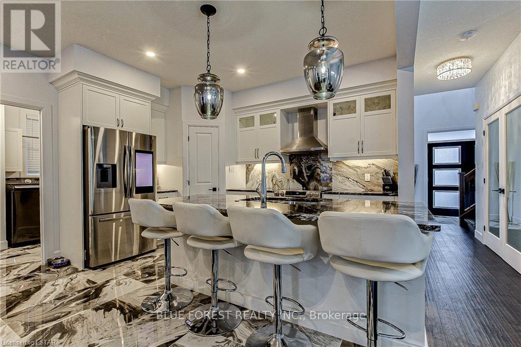 48 Woodland Walk, Southwold, Ontario  N5P 3T2 - Photo 12 - X12089805