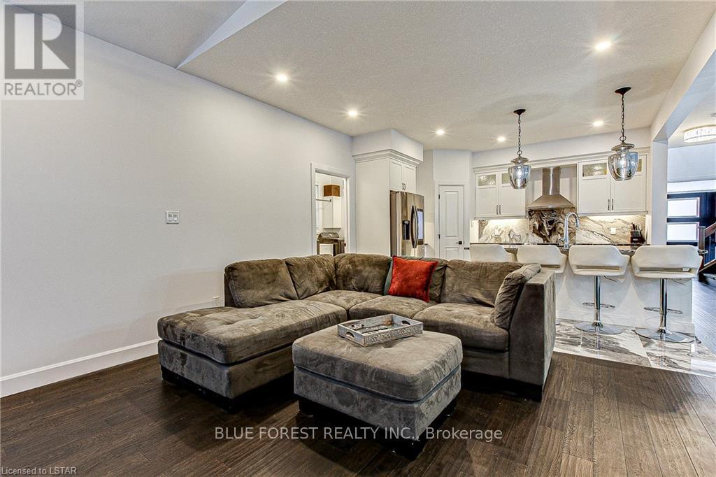 48 Woodland Walk, Southwold, Ontario  N5P 3T2 - Photo 6 - X12089805