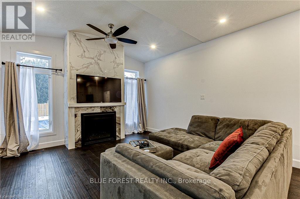 48 Woodland Walk, Southwold, Ontario  N5P 3T2 - Photo 7 - X12089805
