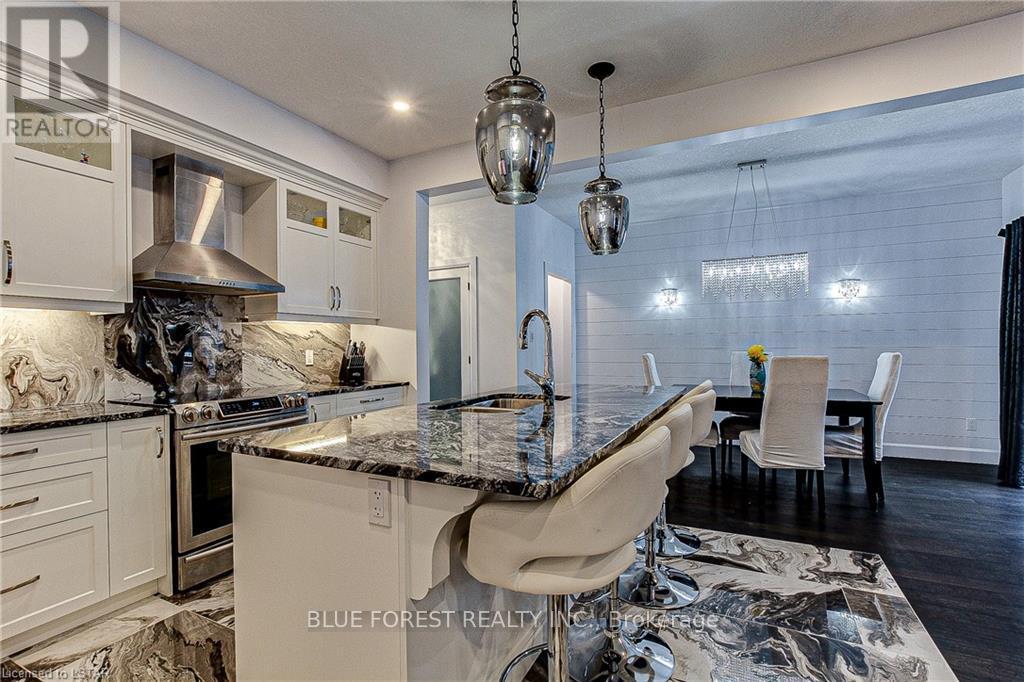 48 Woodland Walk, Southwold, Ontario  N5P 3T2 - Photo 8 - X12089805