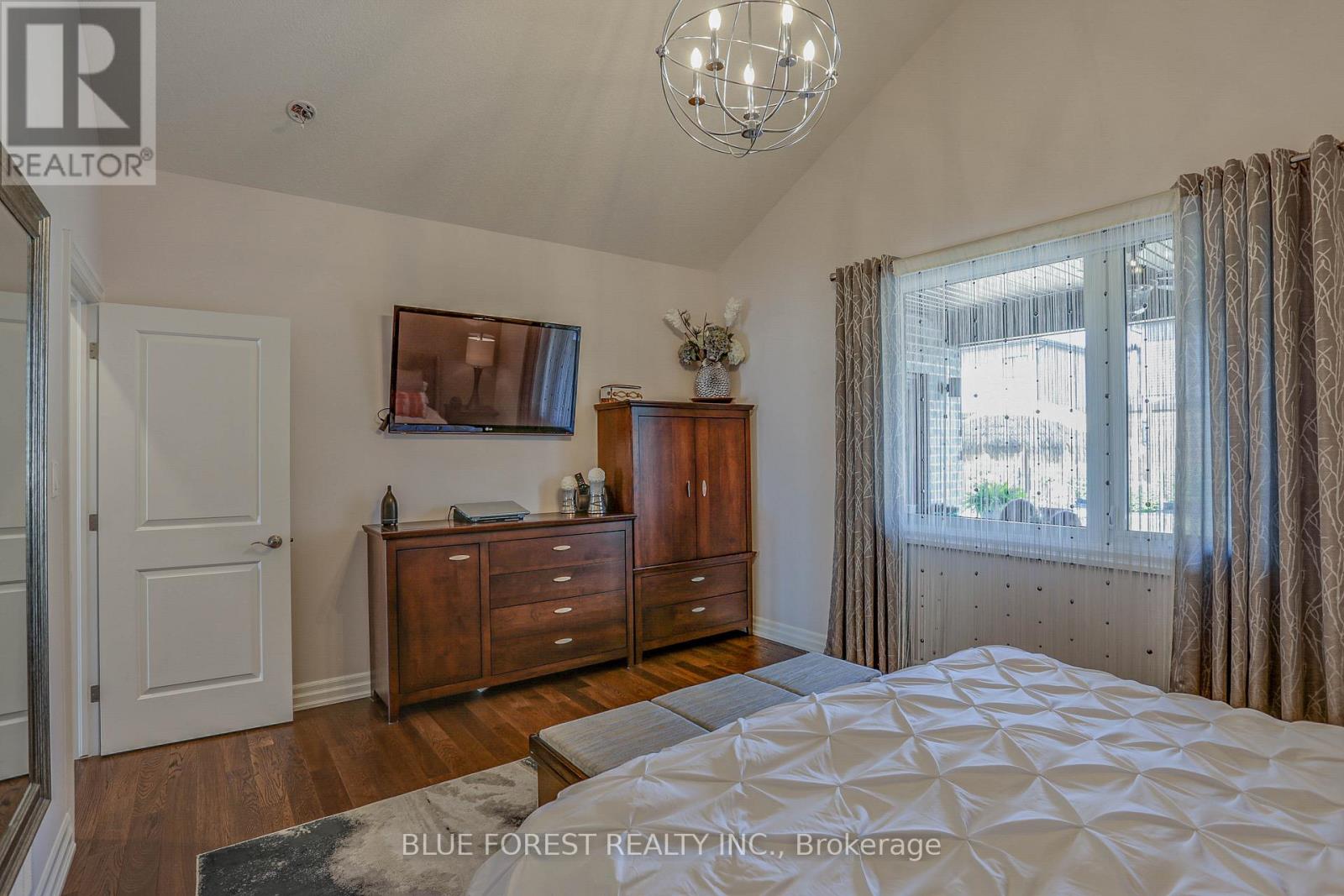 17 Royal Crescent, Southwold, Ontario  N5P 3T2 - Photo 23 - X12089940