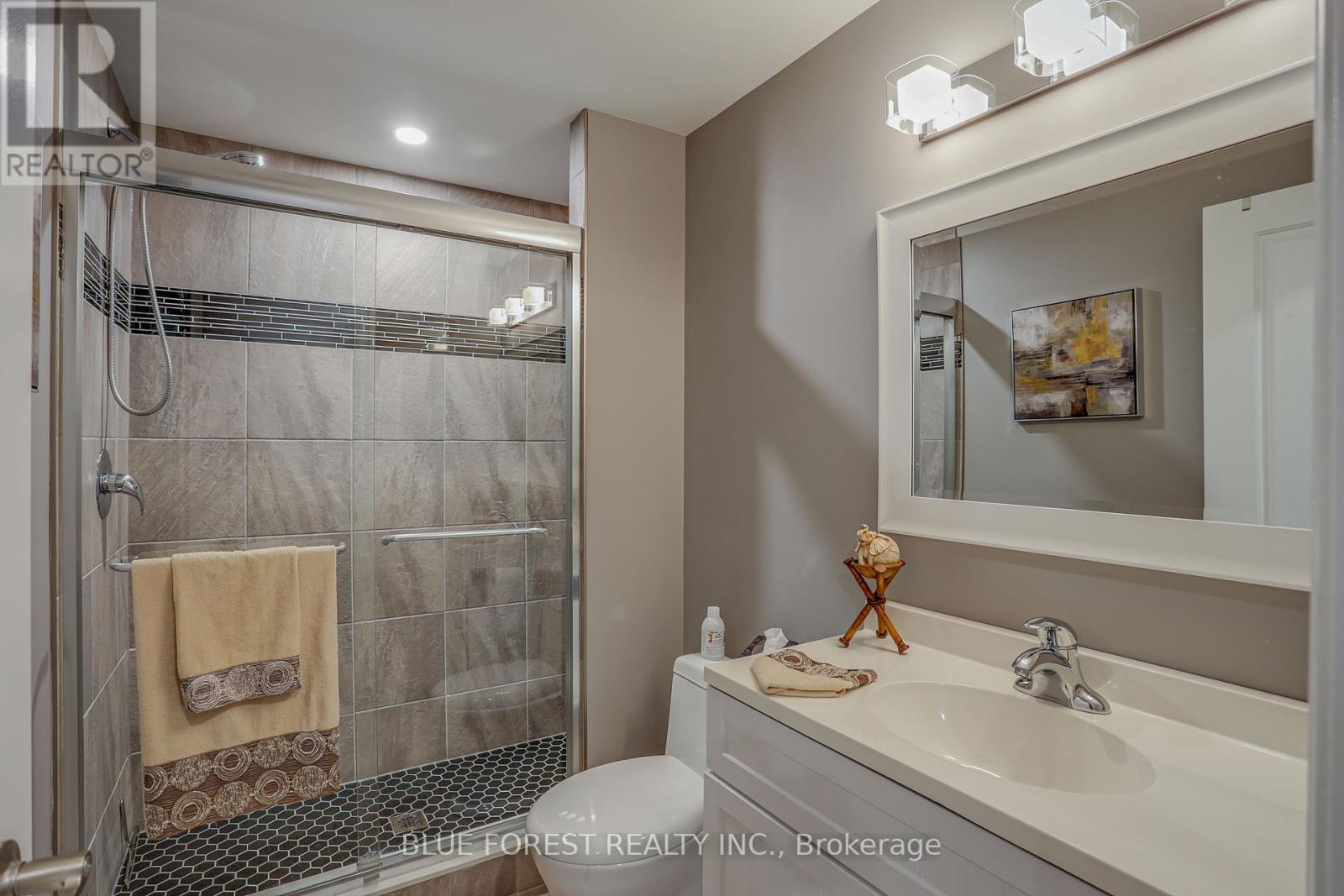17 Royal Crescent, Southwold, Ontario  N5P 3T2 - Photo 27 - X12089940