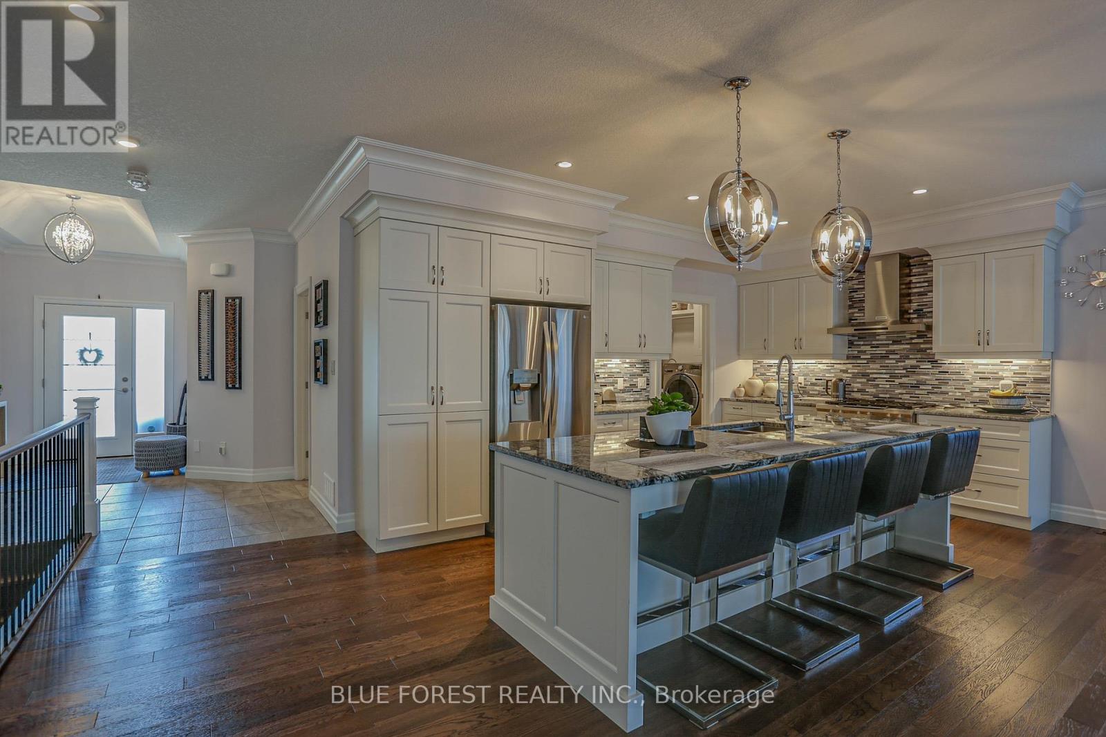 17 Royal Crescent, Southwold, Ontario  N5P 3T2 - Photo 6 - X12089940