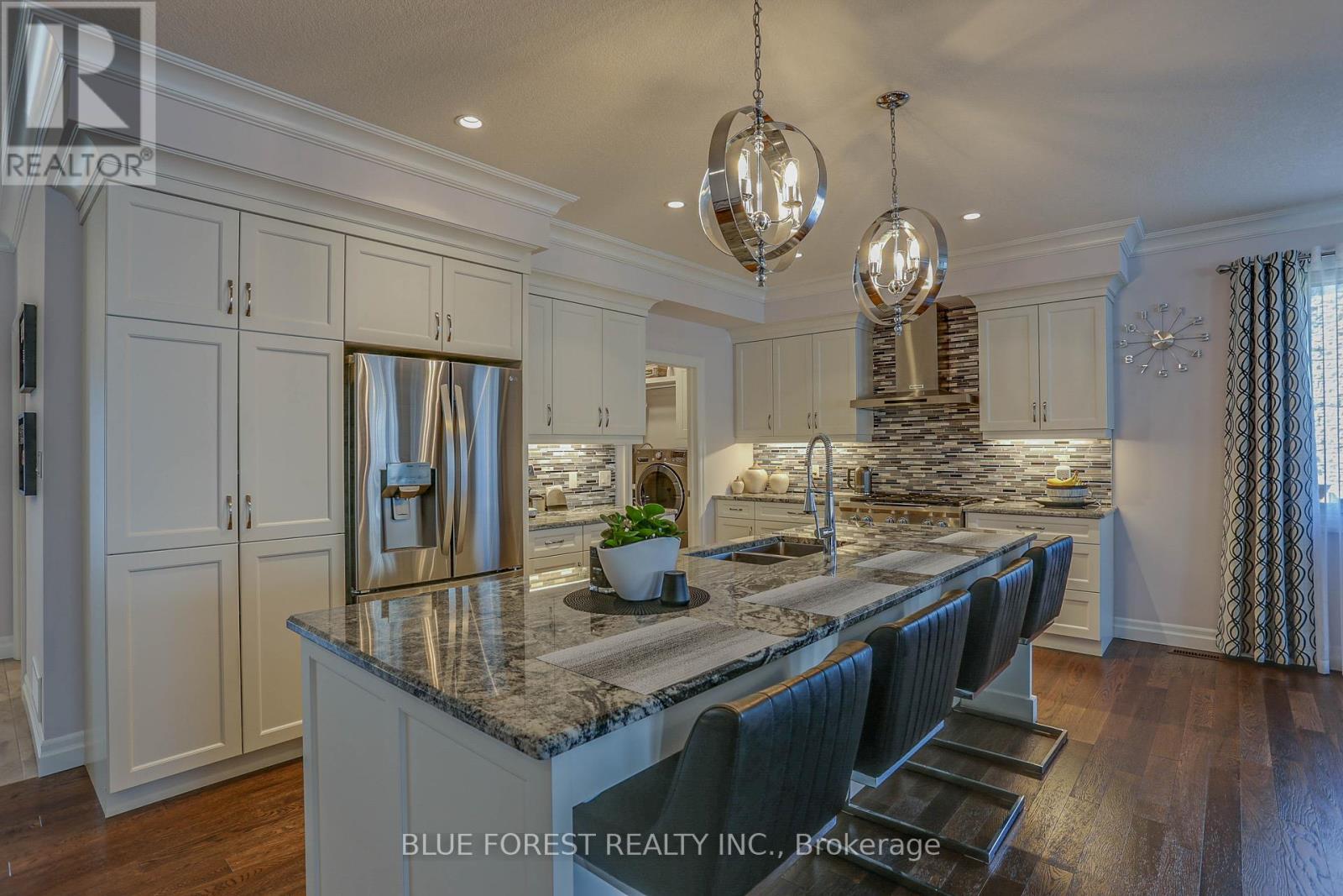 17 Royal Crescent, Southwold, Ontario  N5P 3T2 - Photo 7 - X12089940