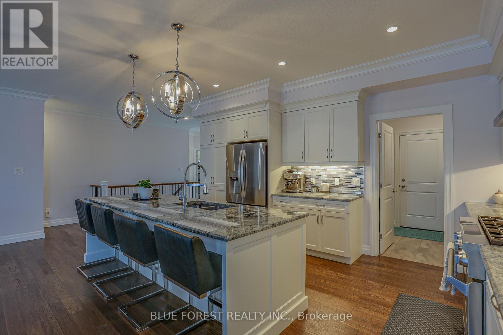 17 Royal Crescent, Southwold, Ontario  N5P 3T2 - Photo 8 - X12089940