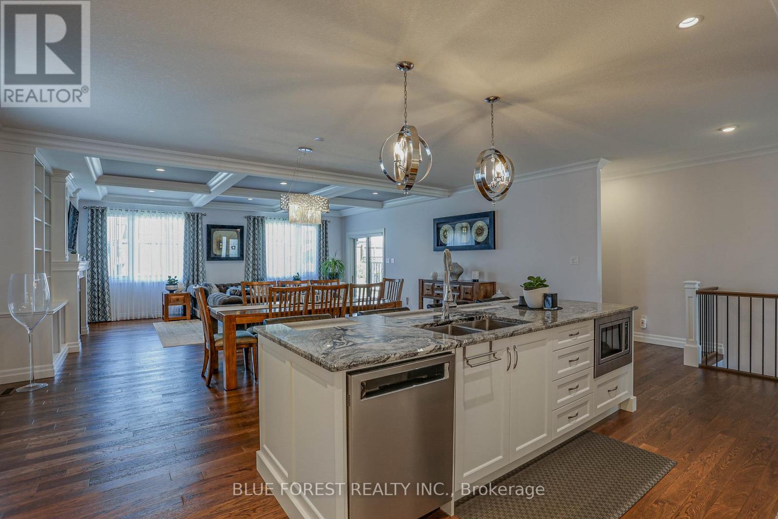 17 Royal Crescent, Southwold, Ontario  N5P 3T2 - Photo 9 - X12089940
