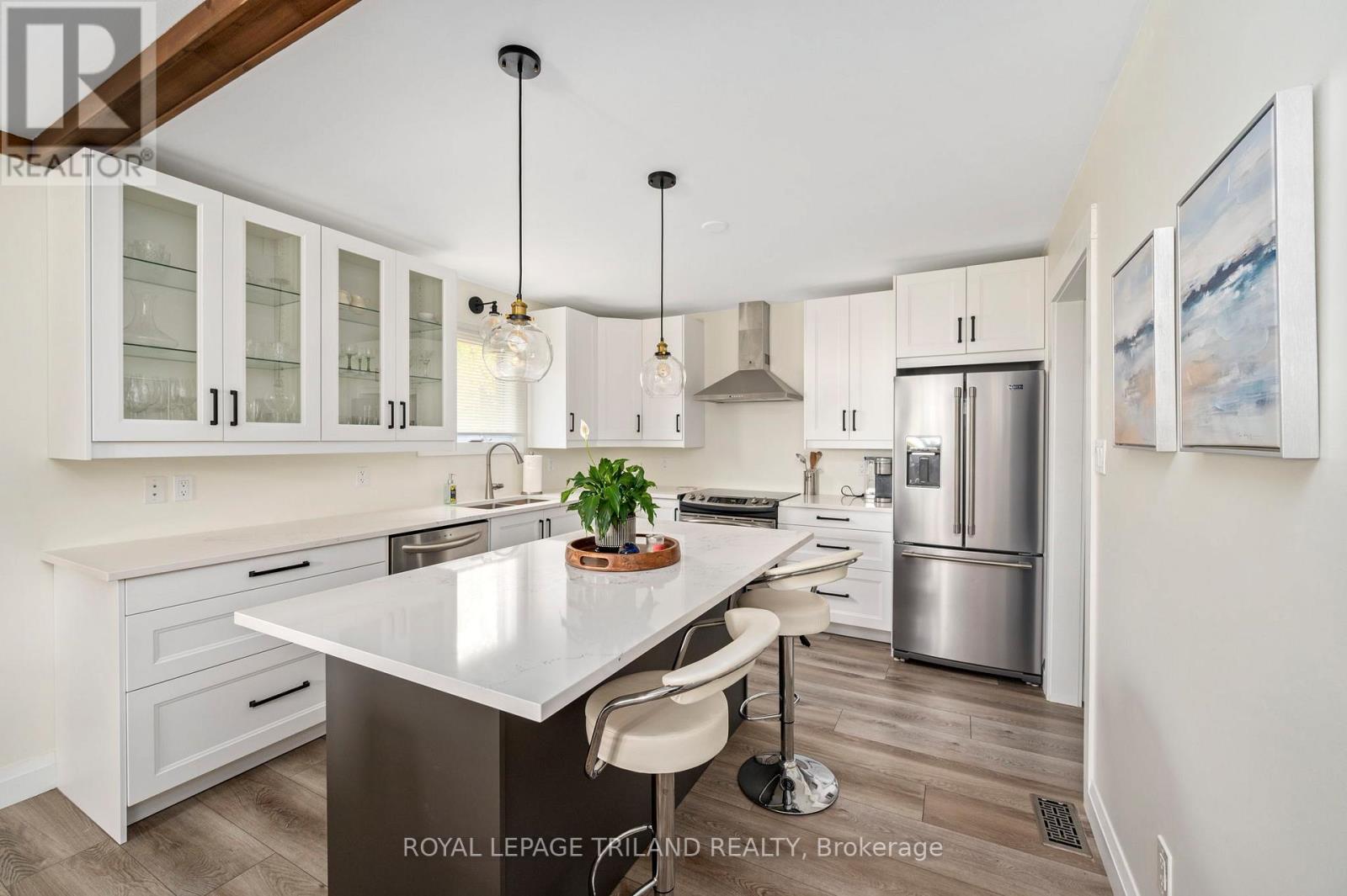 215 Kitchener Avenue, Central Elgin, Ontario  N5L 1A3 - Photo 12 - X12090015