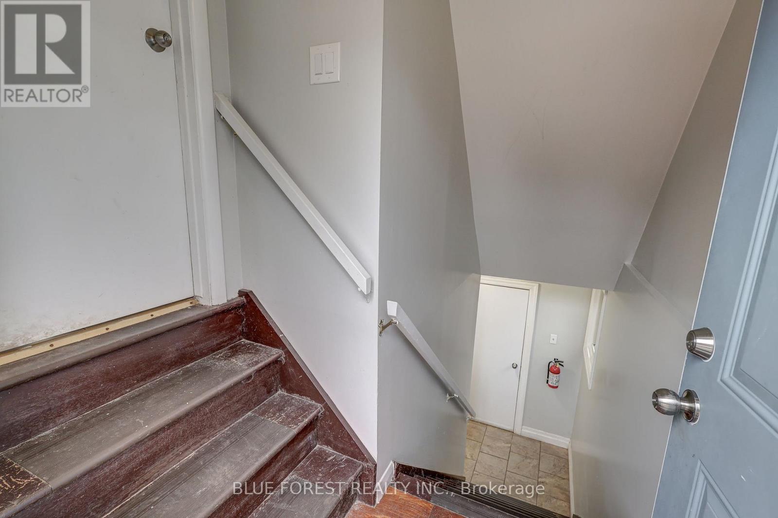 375 Dieppe Street, London South, Ontario  N5Z 3A7 - Photo 3 - X12090292