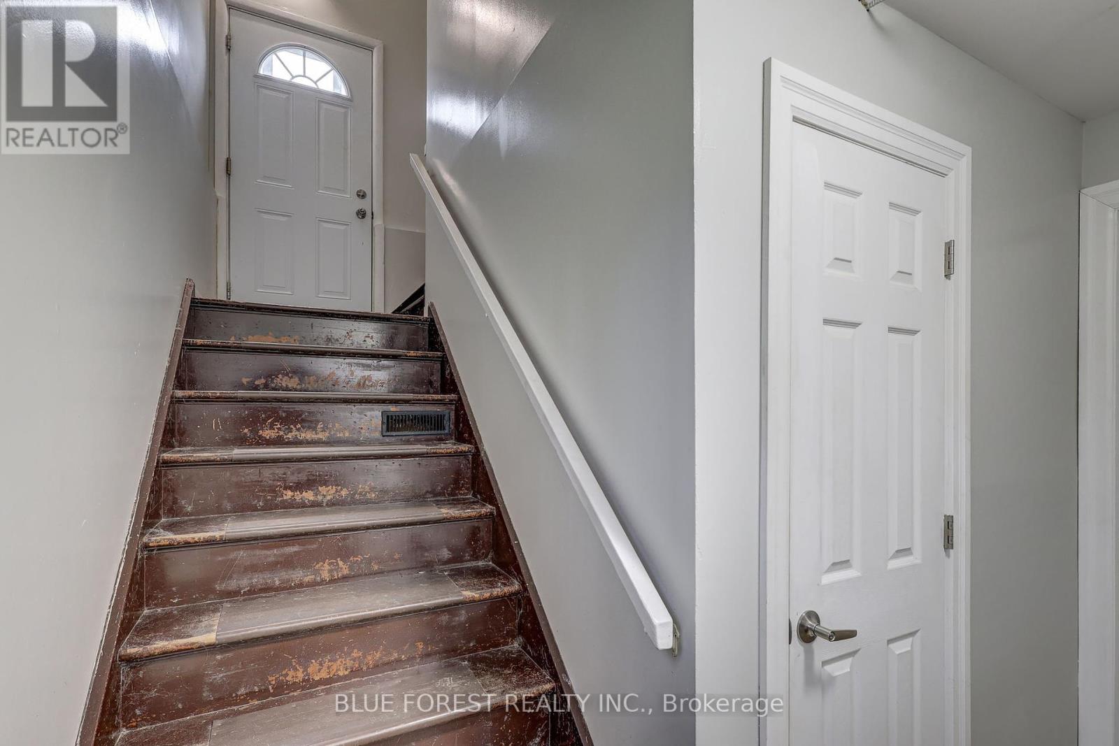 375 Dieppe Street, London South, Ontario  N5Z 3A7 - Photo 4 - X12090292