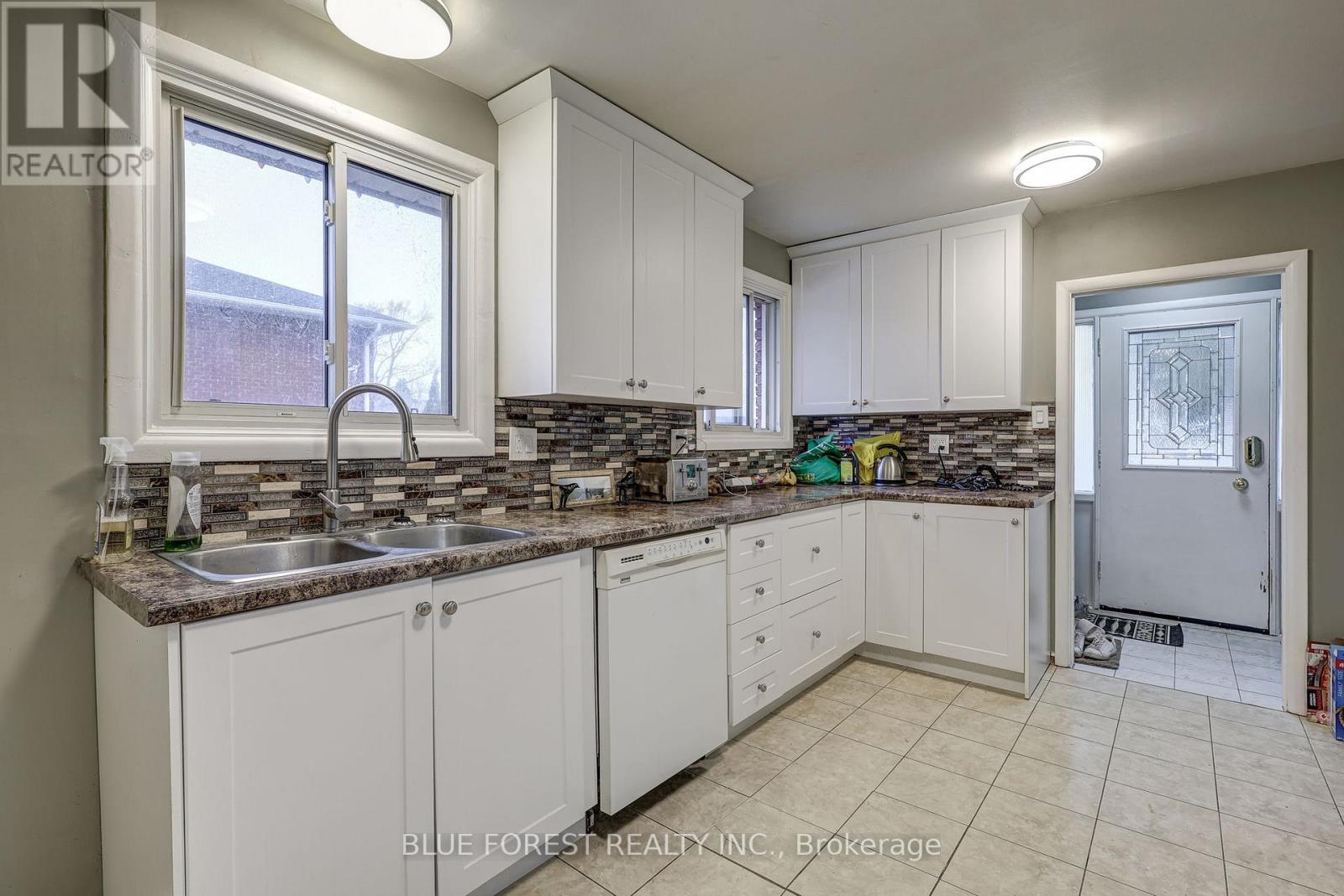 375 Dieppe Street, London South, Ontario  N5Z 3A7 - Photo 8 - X12090292