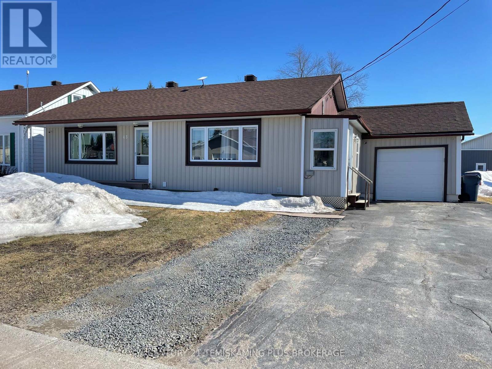 43 TENTH STREET E, Armstrong, Ontario