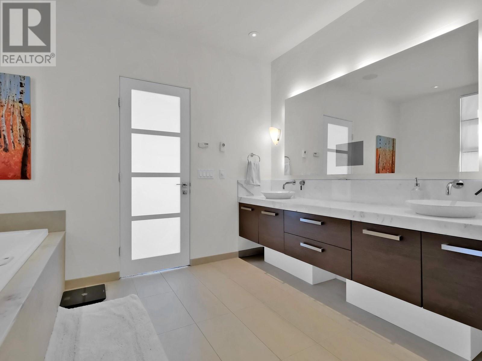 Property at 2096 Abbott Street image 3