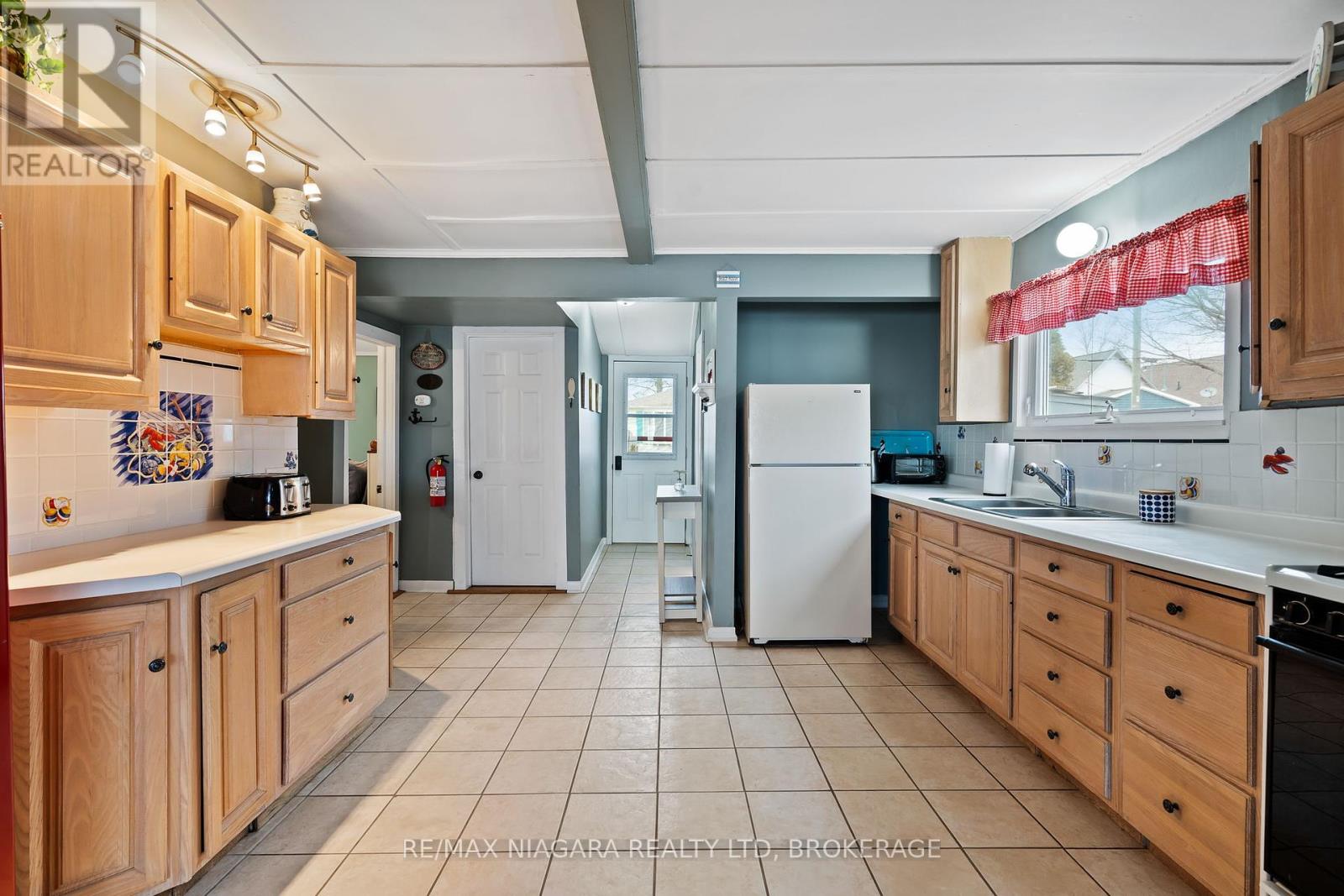 12883 Old Lakeshore Road W, Wainfleet, Ontario  L0S 1V0 - Photo 12 - X12089930