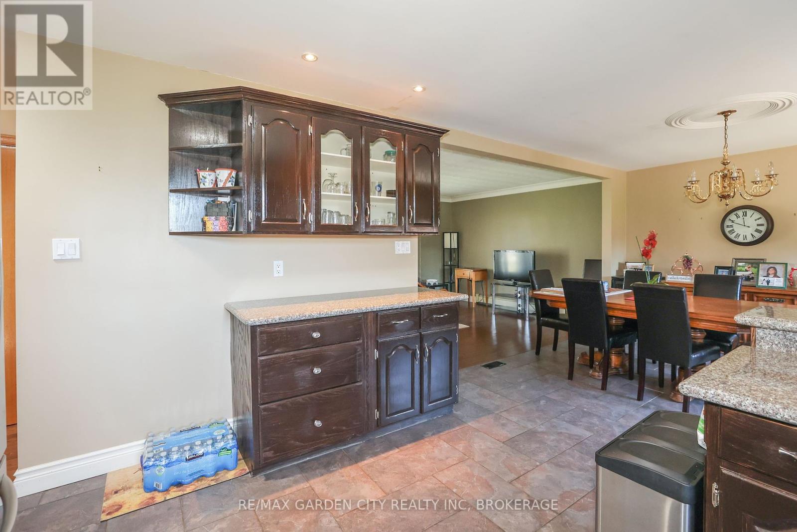 21 Scott Street E, Niagara-On-The-Lake, Ontario  L0S 1J0 - Photo 10 - X12090406