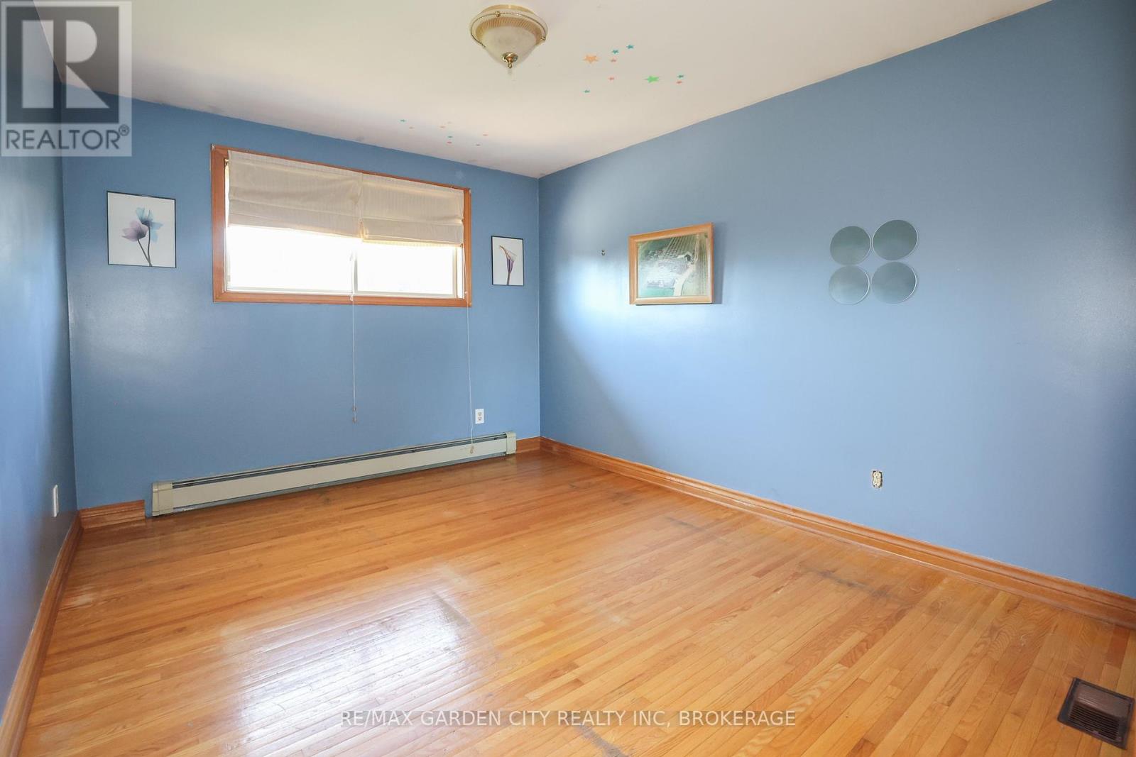 21 Scott Street E, Niagara-On-The-Lake, Ontario  L0S 1J0 - Photo 13 - X12090406