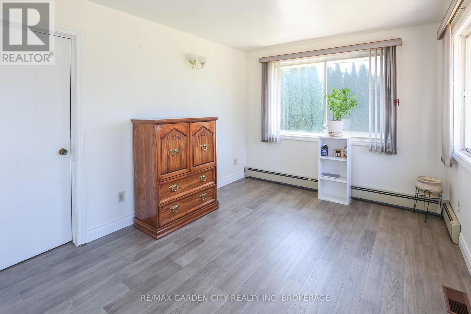 21 Scott Street E, Niagara-On-The-Lake, Ontario  L0S 1J0 - Photo 20 - X12090406