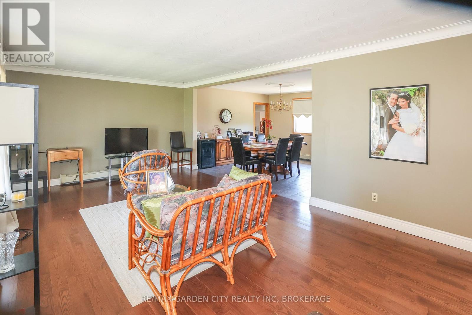 21 Scott Street E, Niagara-On-The-Lake, Ontario  L0S 1J0 - Photo 6 - X12090406