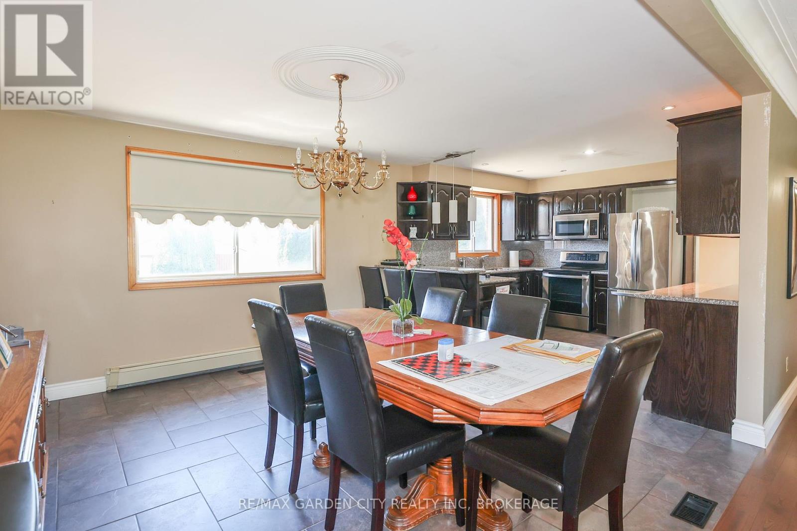 21 Scott Street E, Niagara-On-The-Lake, Ontario  L0S 1J0 - Photo 7 - X12090406