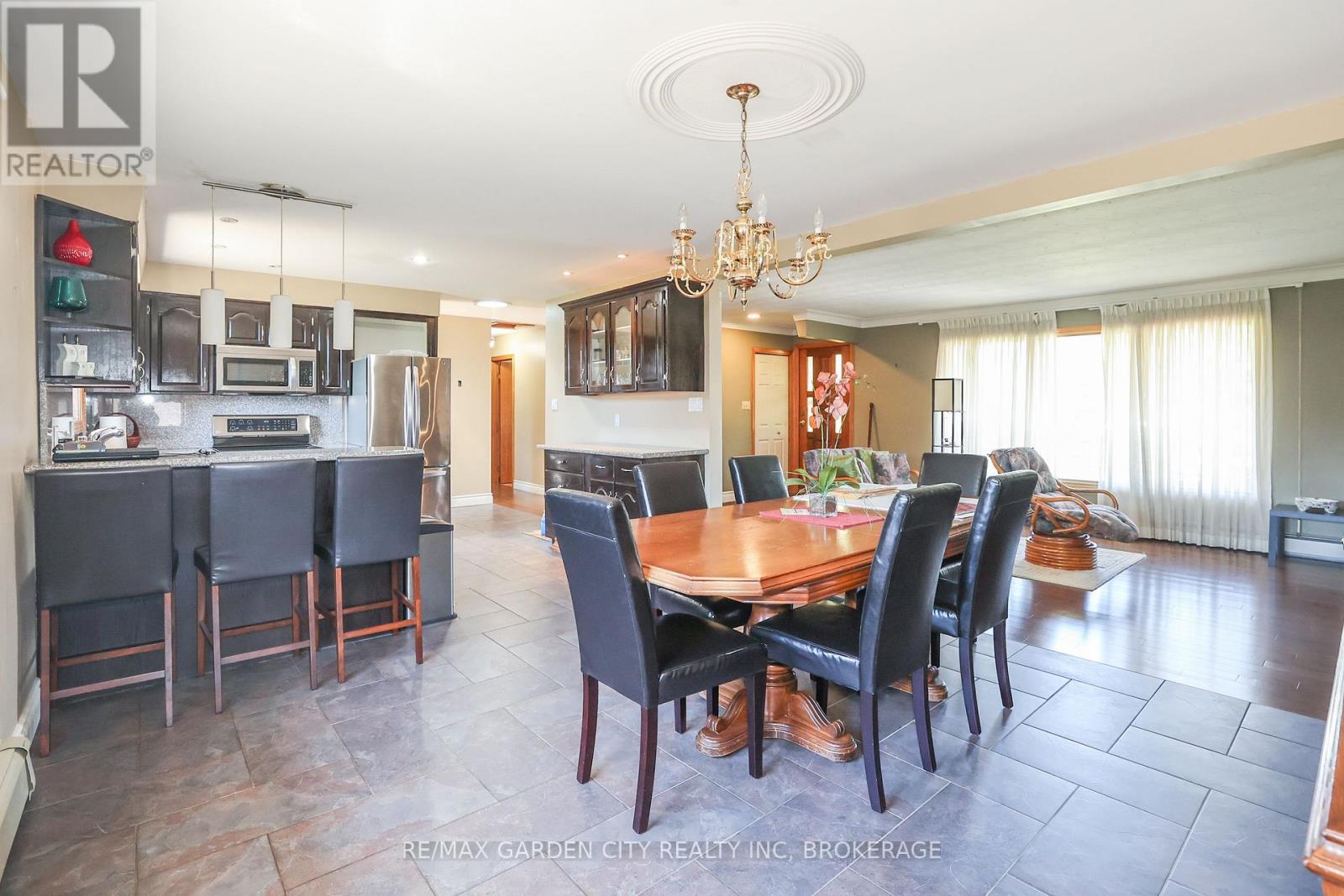 21 Scott Street E, Niagara-On-The-Lake, Ontario  L0S 1J0 - Photo 8 - X12090406