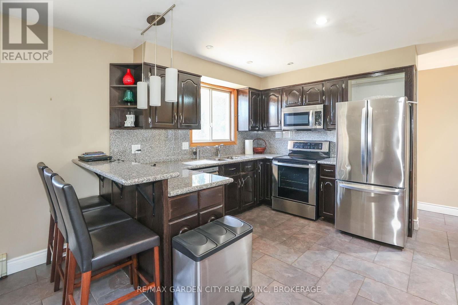 21 Scott Street E, Niagara-On-The-Lake, Ontario  L0S 1J0 - Photo 9 - X12090406