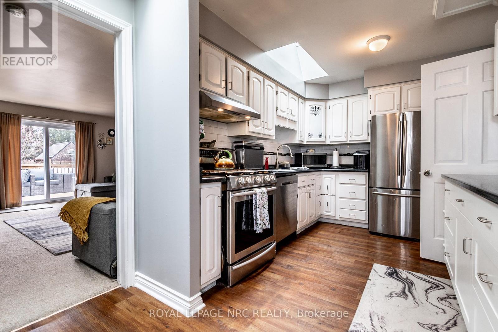 28 Helen Street, Port Colborne, Ontario  L3K 3N9 - Photo 8 - X12090521