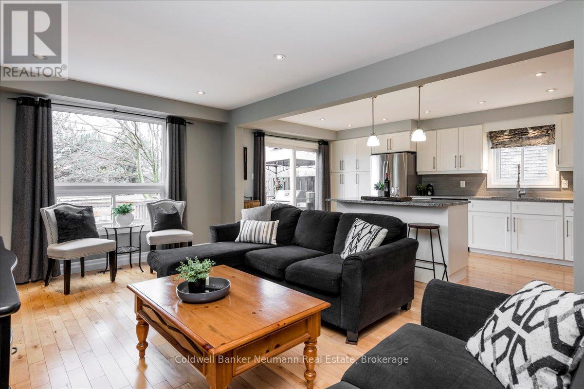 77 Imperial Crescent, Bradford West Gwillimbury, Ontario  L3Z 2N5 - Photo 10 - N12089507