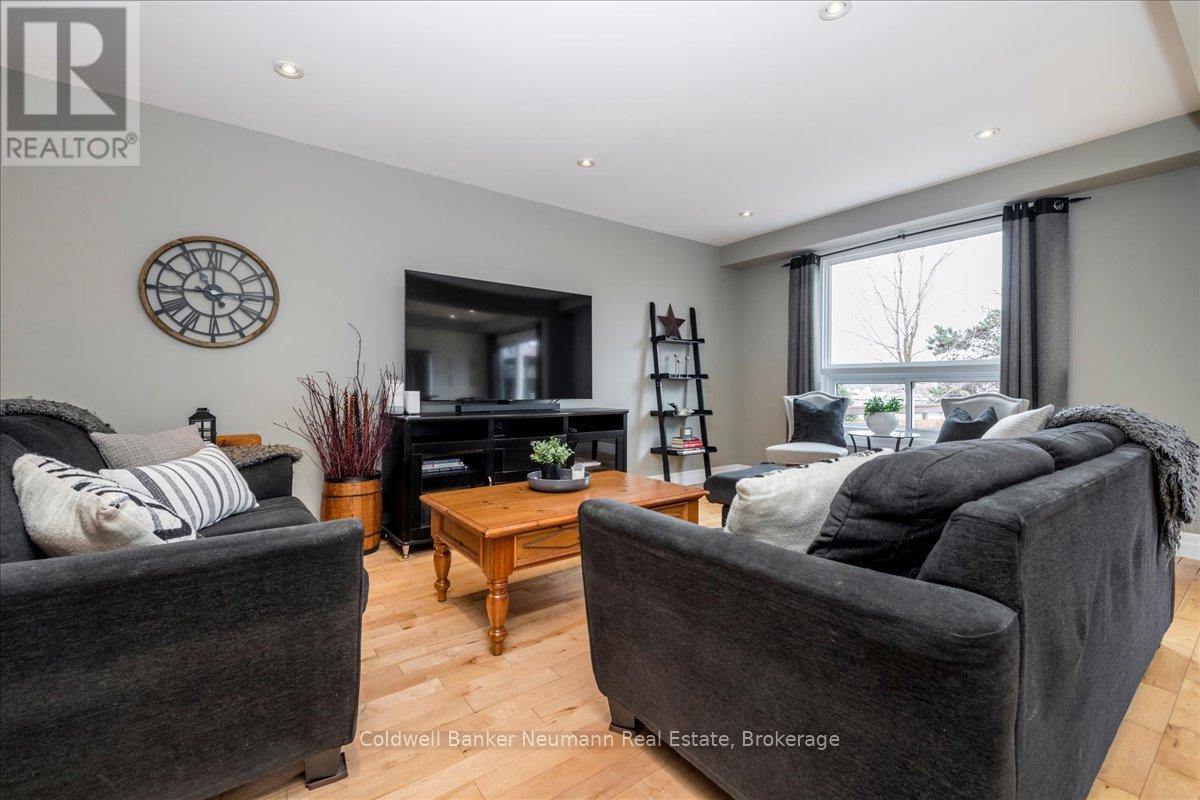 77 Imperial Crescent, Bradford West Gwillimbury, Ontario  L3Z 2N5 - Photo 11 - N12089507