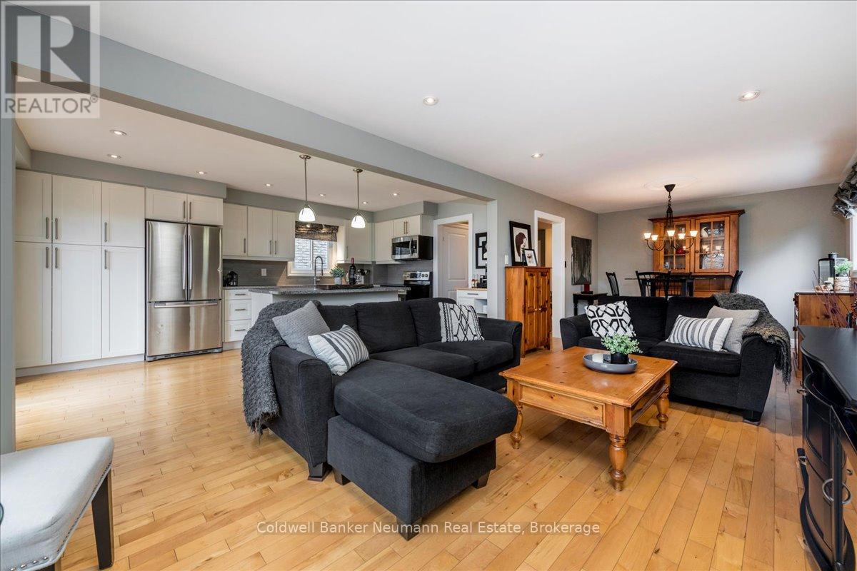 77 Imperial Crescent, Bradford West Gwillimbury, Ontario  L3Z 2N5 - Photo 12 - N12089507