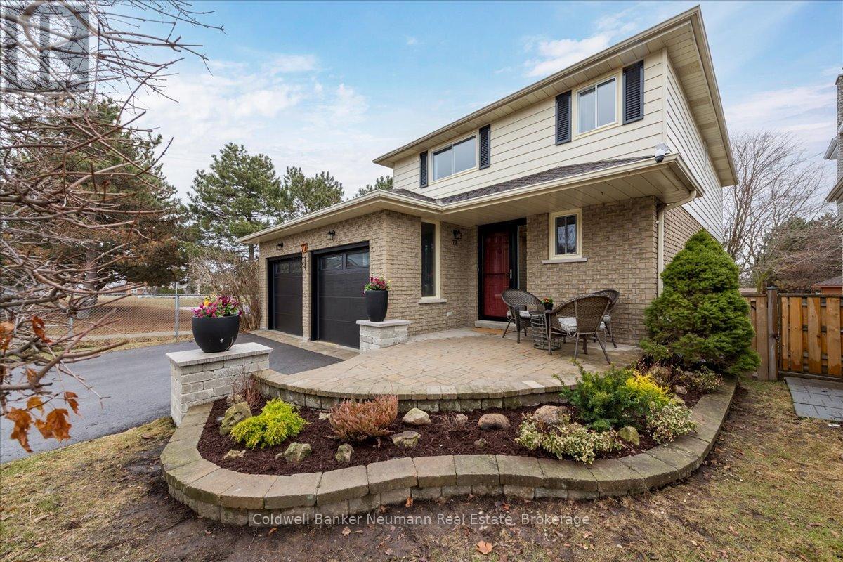 77 Imperial Crescent, Bradford West Gwillimbury, Ontario  L3Z 2N5 - Photo 2 - N12089507