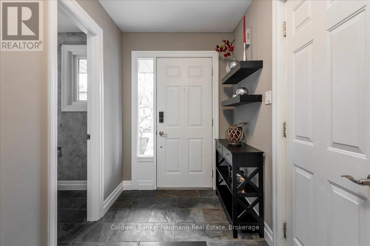 77 Imperial Crescent, Bradford West Gwillimbury, Ontario  L3Z 2N5 - Photo 3 - N12089507