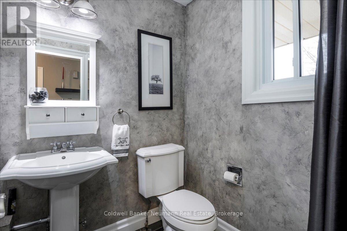 77 Imperial Crescent, Bradford West Gwillimbury, Ontario  L3Z 2N5 - Photo 4 - N12089507