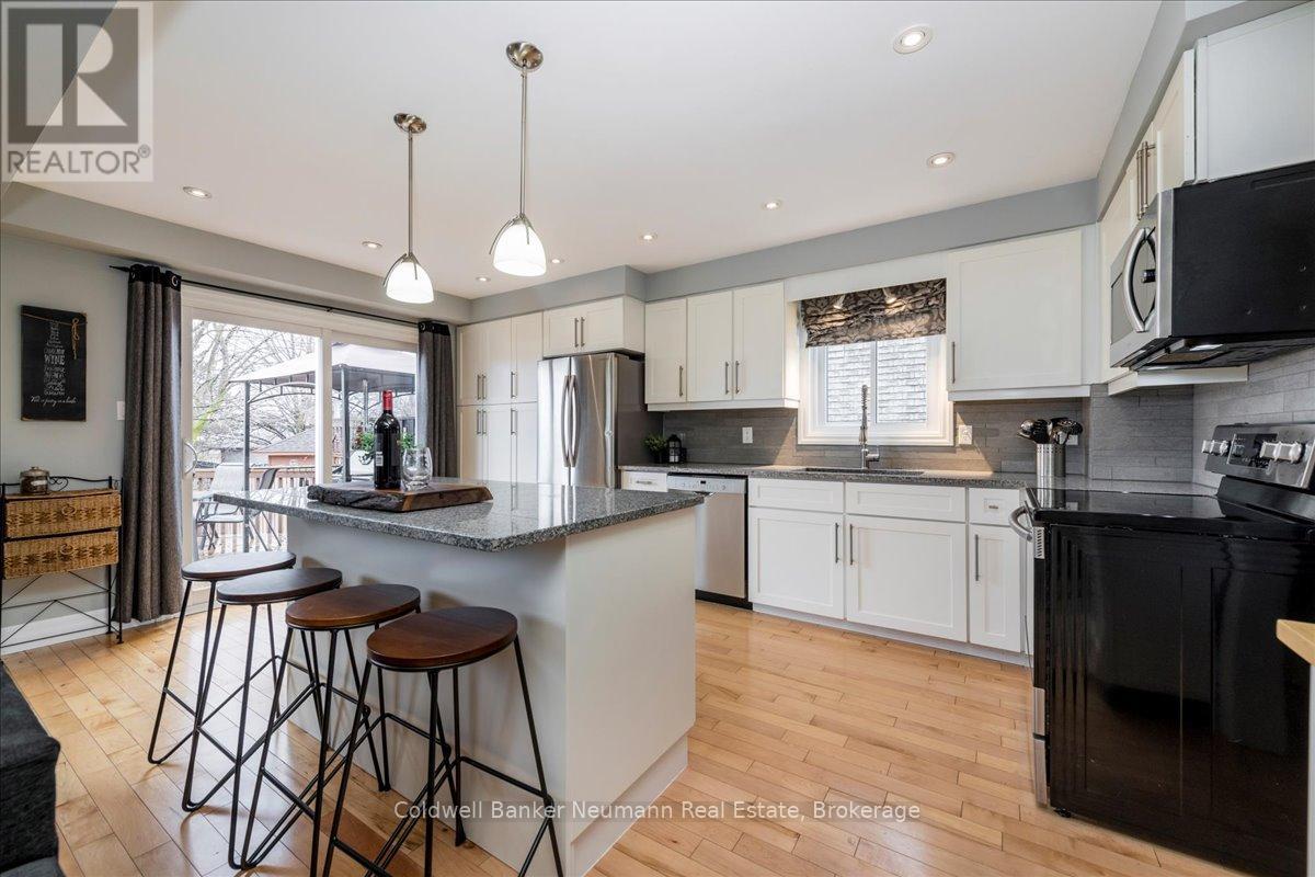 77 Imperial Crescent, Bradford West Gwillimbury, Ontario  L3Z 2N5 - Photo 6 - N12089507