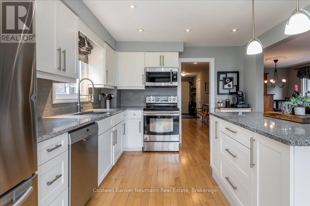 77 Imperial Crescent, Bradford West Gwillimbury, Ontario  L3Z 2N5 - Photo 7 - N12089507