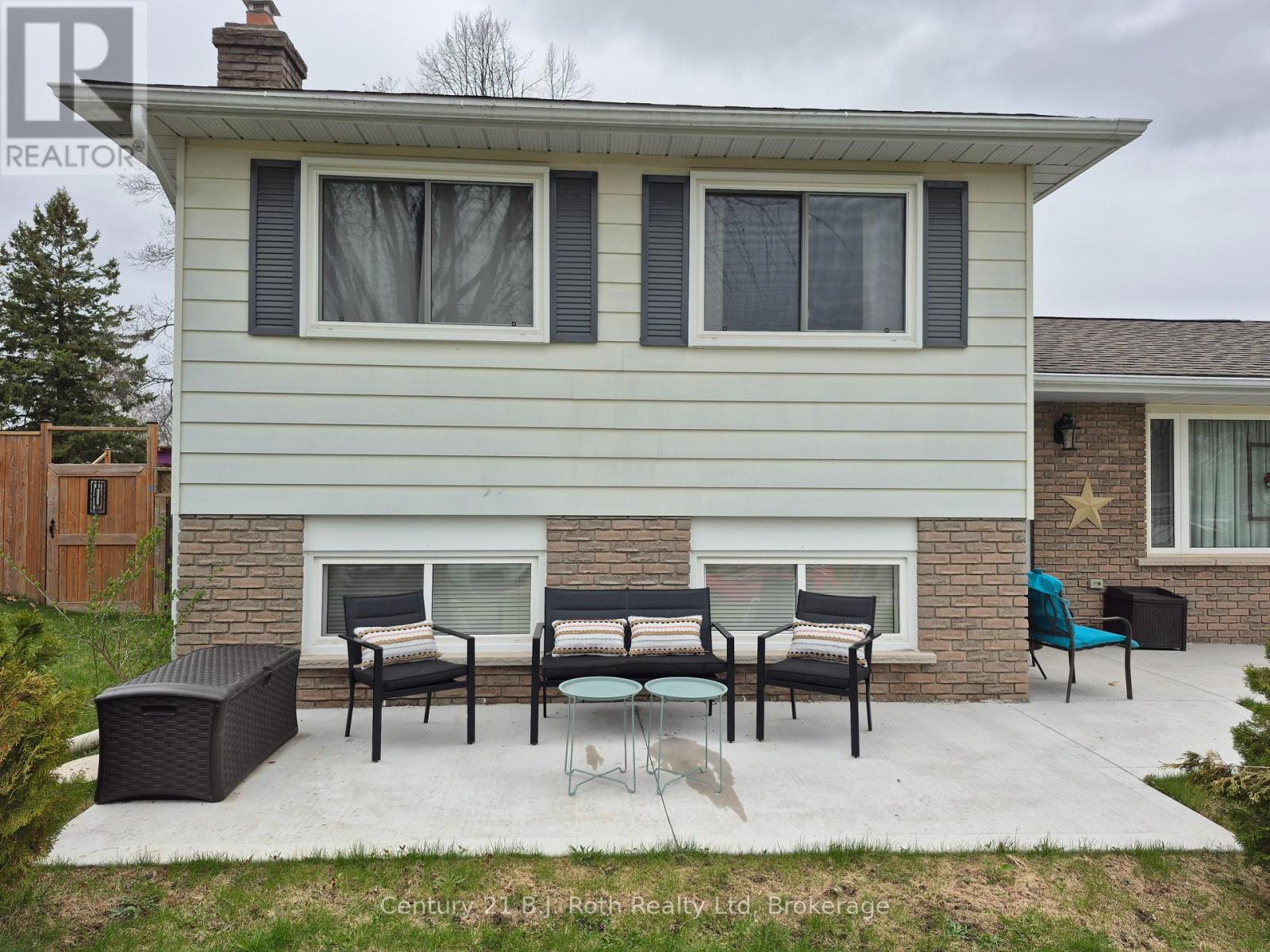 1055 Glen Eagles Crescent, Midland, Ontario  L4R 2R2 - Photo 2 - S12089575