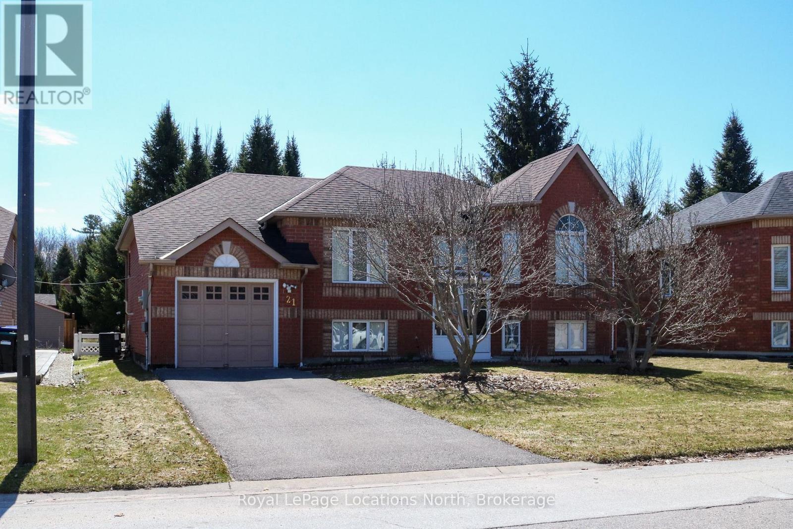 21 Briarwood Place, Wasaga Beach, Ontario  L9Z 2N9 - Photo 1 - S12089770