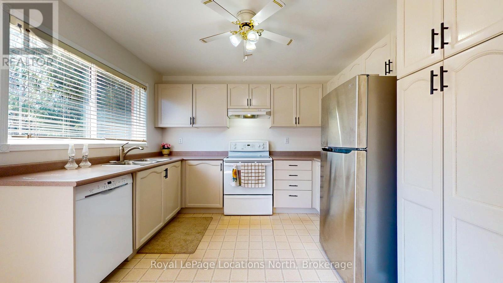 21 Briarwood Place, Wasaga Beach, Ontario  L9Z 2N9 - Photo 7 - S12089770