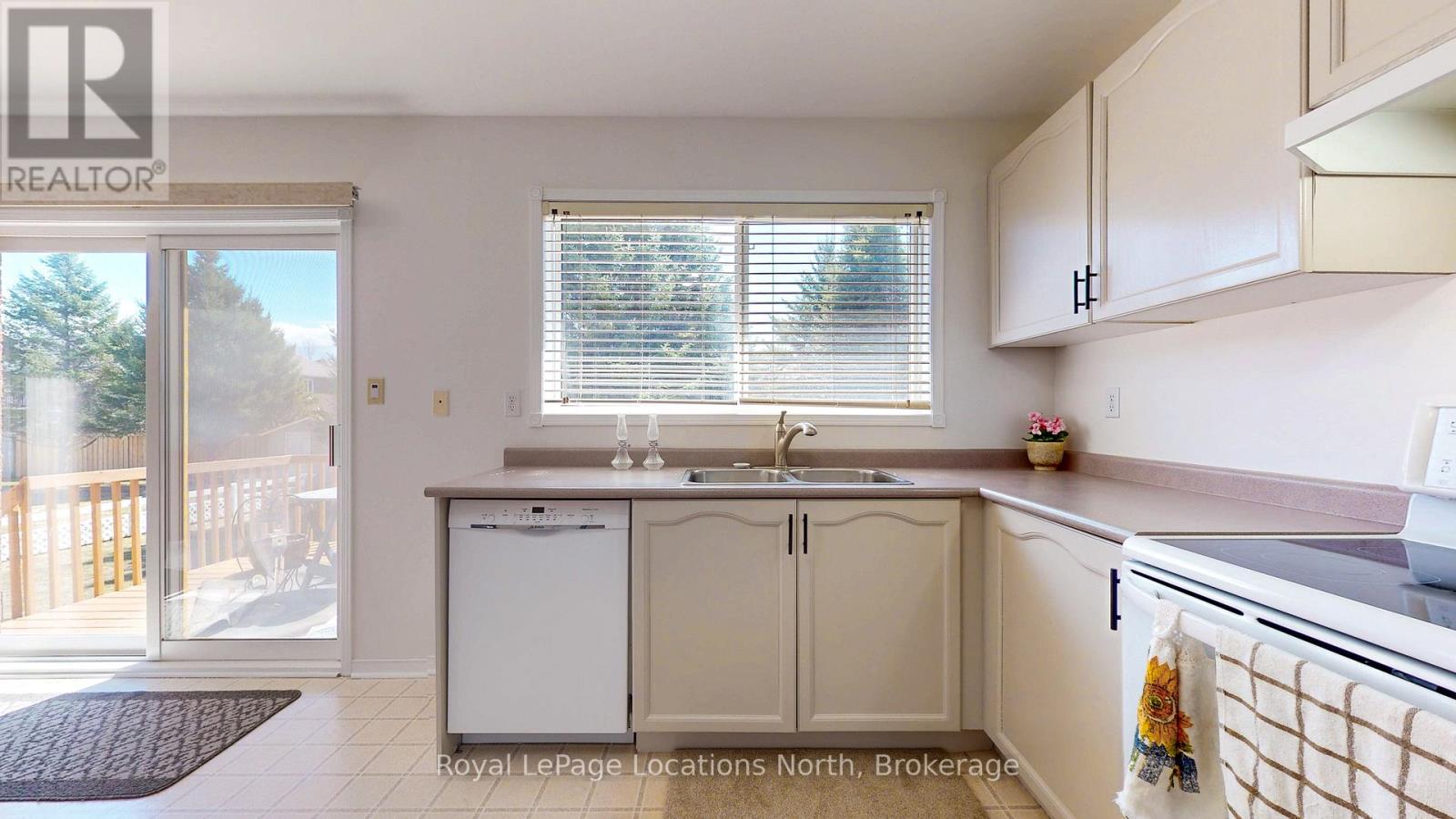 21 Briarwood Place, Wasaga Beach, Ontario  L9Z 2N9 - Photo 8 - S12089770