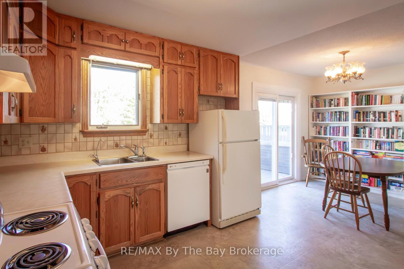 208 Jane Street, Clearview, Ontario  L0M 1S0 - Photo 11 - S12089815