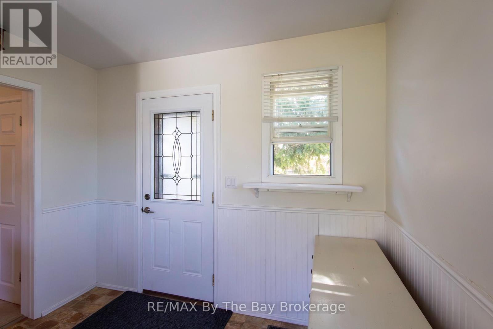 208 Jane Street, Clearview, Ontario  L0M 1S0 - Photo 17 - S12089815