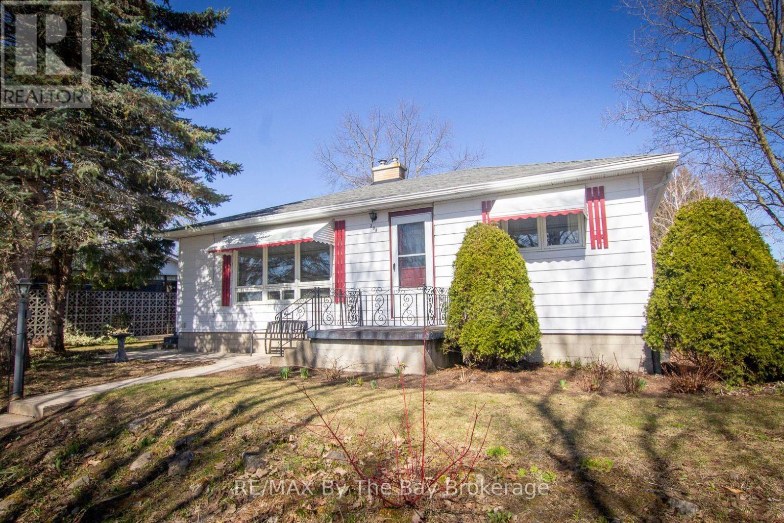 Property at 208 JANE STREET image 2