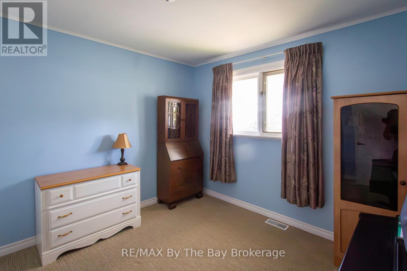 208 Jane Street, Clearview, Ontario  L0M 1S0 - Photo 25 - S12089815